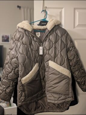 NWT GAP Quilted Puffer Coat with Cream Sherpa Trim - Gray